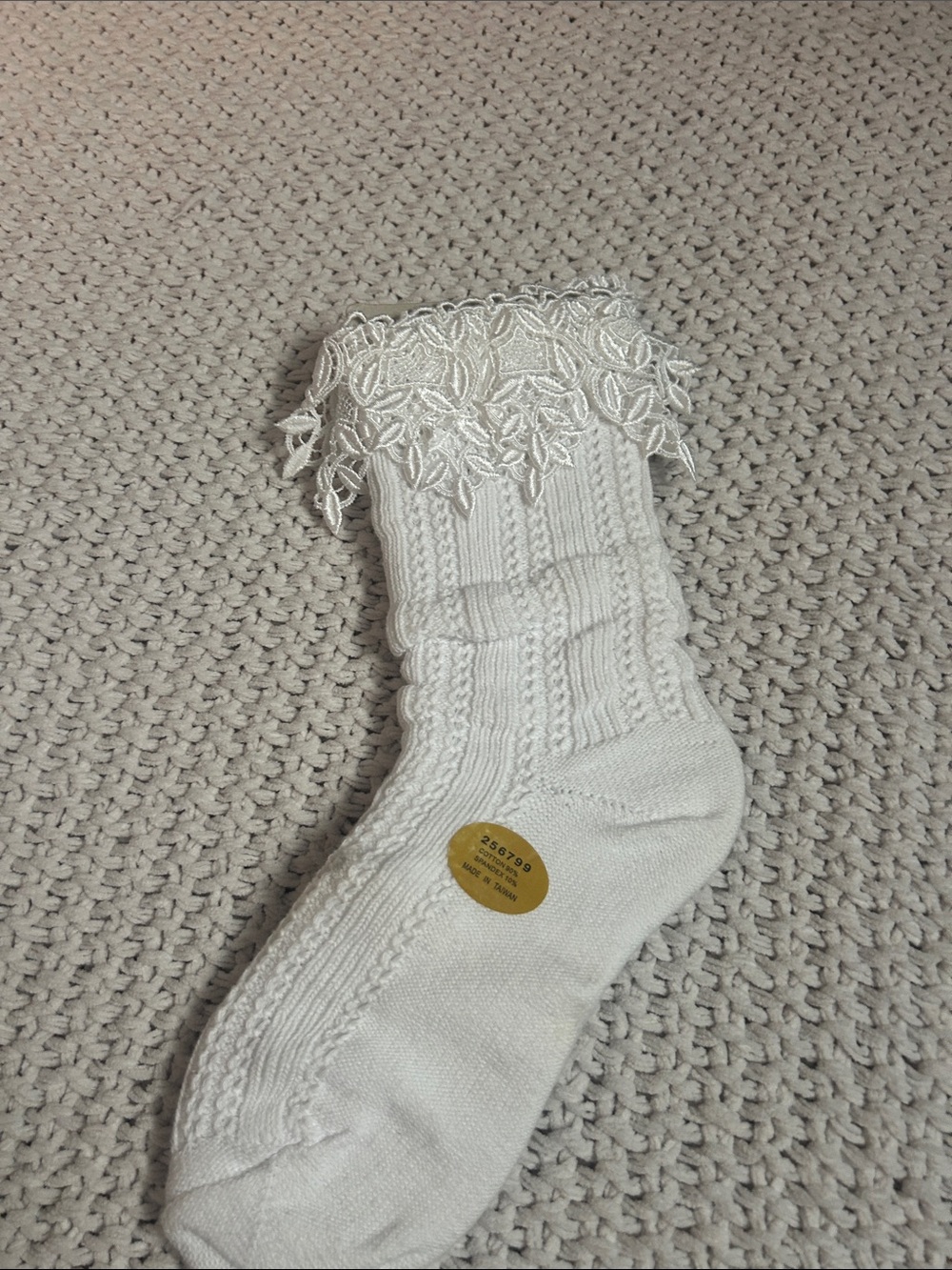 Lace Trim Cable-Knit Women's Sweater Sock - White